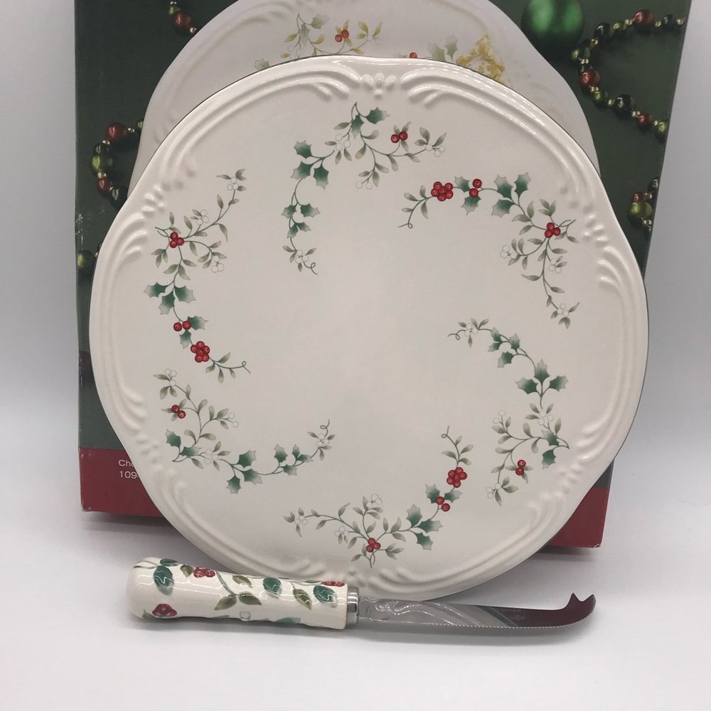 Pfaltzgraff Winterberry Platter with Knife NWT in box